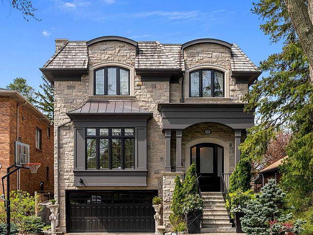 5 Bedrooms, 6 Bathrooms, 6000 Sqft House In Nortown Toronto