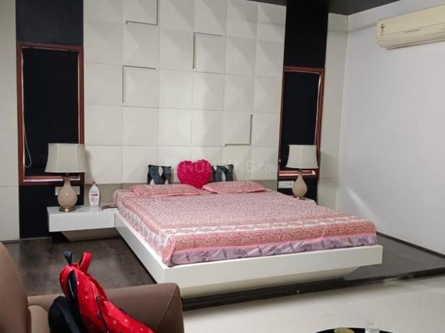 5 BHK Villa in Thaltej for resale Ahmedabad. The reference number is 20394382