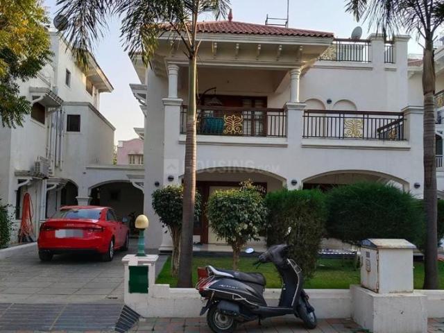 5 BHK Villa in Thaltej for resale Ahmedabad. The reference number is 20896781