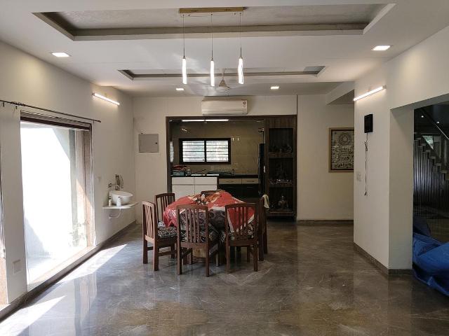 5 BHK Villa in Vaishno Devi Circle for rent Ahmedabad. The reference number is 19537155