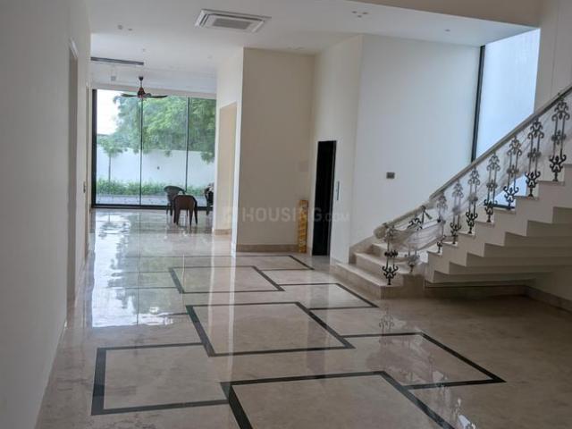 5 BHK Villa in Vasant Kunj for resale New Delhi. The reference number is 20796226