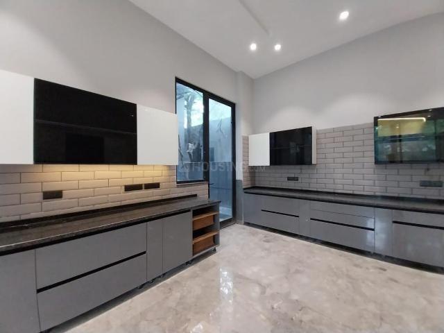 5 BHK Villa in Chhattarpur for resale South Delhi. The reference number is 15854465
