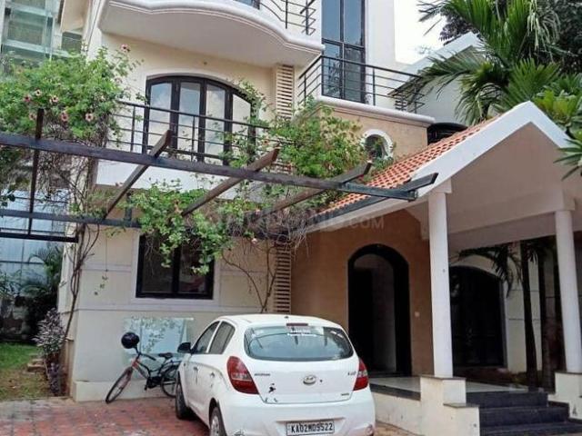 5 BHK Villa in K R Puram for resale Bengaluru. The reference number is 7912711