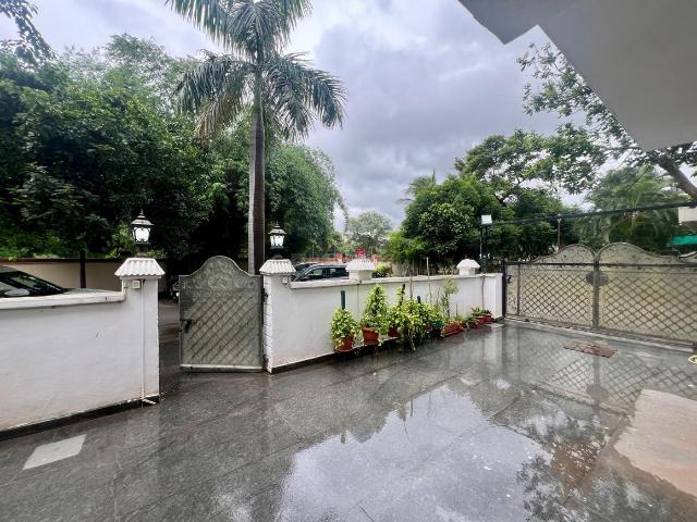 5 BHK Villa in Madhapur for resale West Hyderabad. The reference number is 15635823