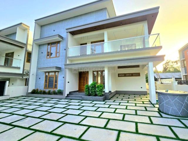 5 BHK Villa in Pukkattupady for resale Kochi. The reference number is 17507776