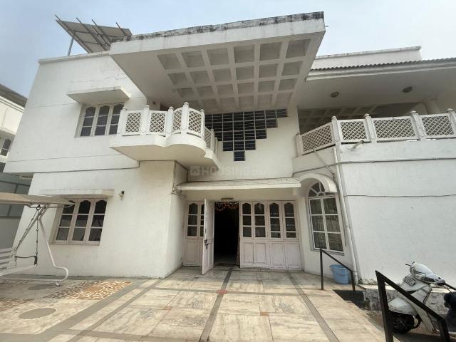5 BHK Villa in Satellite for resale Ahmedabad. The reference number is 19606139