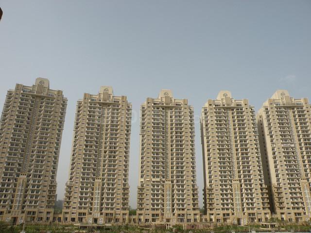5 BHK Villa in Sector 104 for resale Noida. The reference number is 20239410