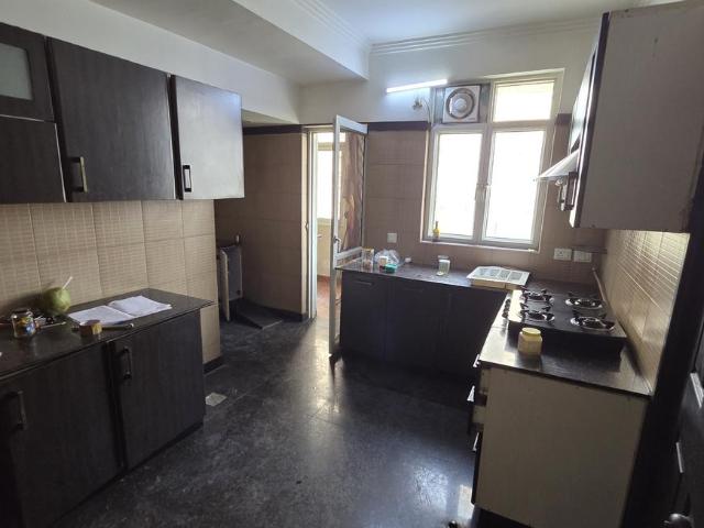 5 BHK Villa in Sector 39 for resale Noida. The reference number is 18671356