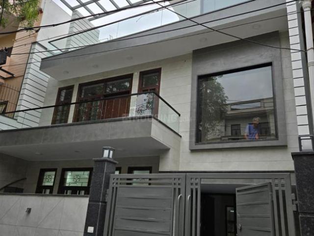 5 BHK Villa in Sector 41 for resale Noida. The reference number is 20145718