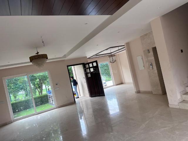 5 BHK Villa in Sector 70A for resale Golf Course Extension Road. The reference number is 17557278