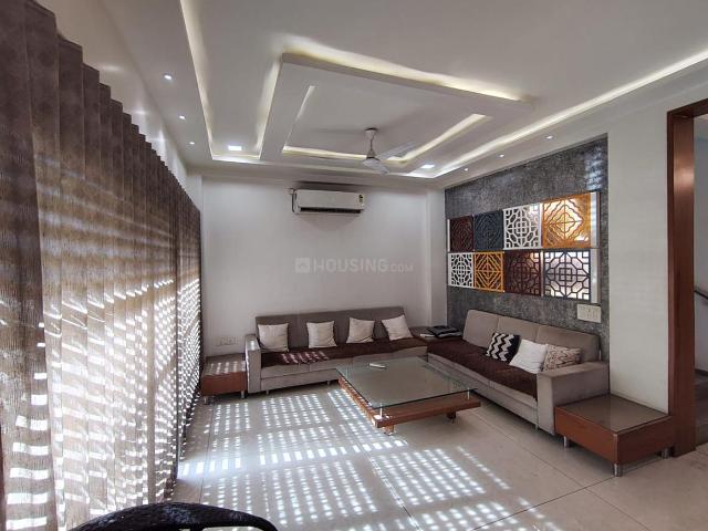 5 BHK Villa in Shela for rent Ahmedabad. The reference number is 20251360
