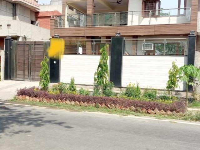 5 BHK Villa in Sigma III Greater Noida for resale Greater Noida. The reference number is 9404138