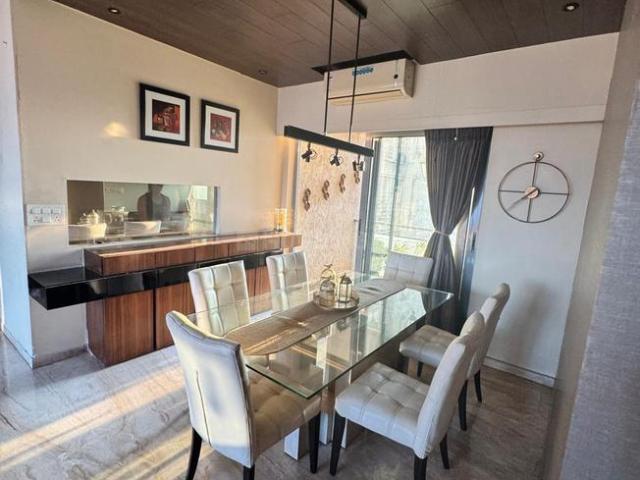 5 BHK Apartment in Goregaon East for rent Mumbai. The reference number is 20290261