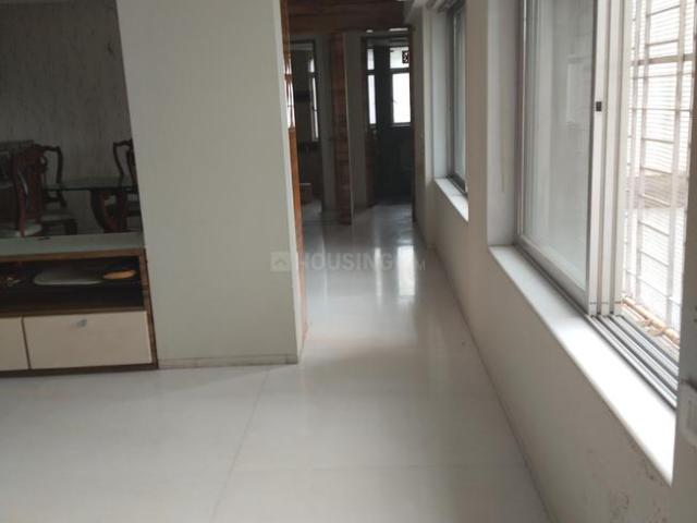 5 BHK Apartment in Goregaon West for rent Mumbai. The reference number is 18348188