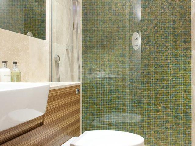 5 BHK Apartment in Khar West for resale Mumbai. The reference number is 9325844