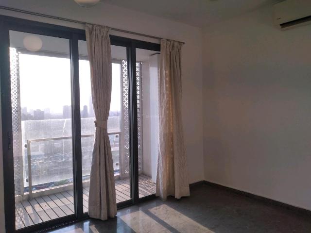 5 BHK Apartment in Santacruz West for resale Mumbai. The reference number is 19520704