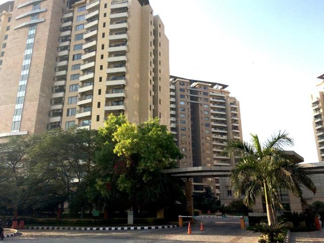 5 BHK Apartment in Sector 41 for rent Gurgaon. The reference number is 19556500