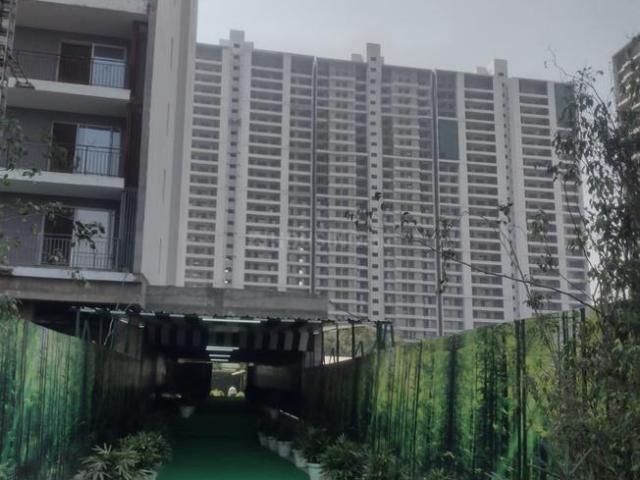 5 BHK Apartment in Sector 43 for resale Noida. The reference number is 18914477