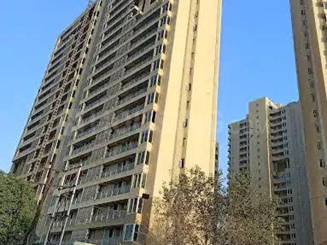 5 BHK Apartment in Sector 50 for resale Noida. The reference number is 20917305