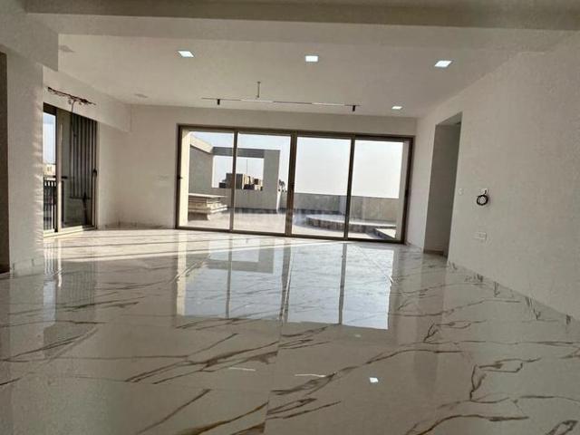 5 BHK Apartment in Shela for resale Ahmedabad. The reference number is 20597395