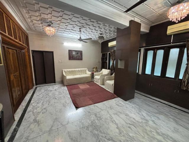5 BHK Apartment in Phool Bagan for rent Kolkata. The reference number is 20431578