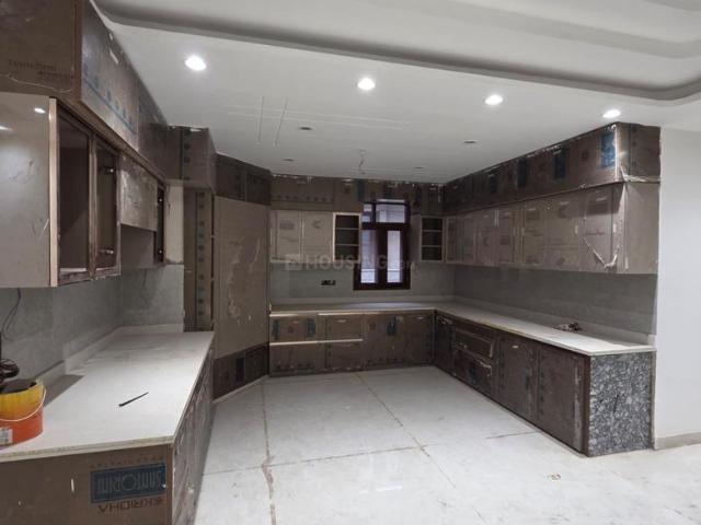 5 BHK Apartment in Rajendra Nagar for resale Ghaziabad. The reference number is 20753124