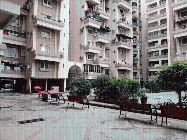 5 BHK Apartment in Thaltej for resale Ahmedabad. The reference number is 20935630