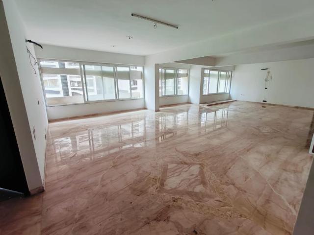 5 BHK Apartment in Vaishno Devi Circle for rent Ahmedabad. The reference number is 20408658