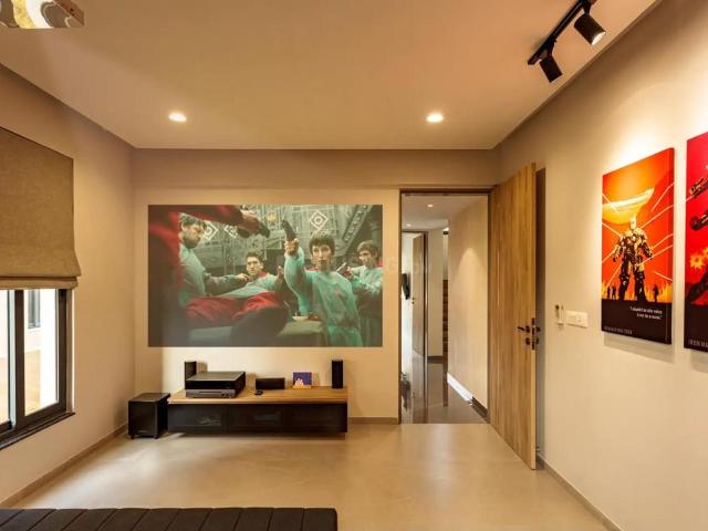 5 BHK Apartment in Vaishno Devi Circle for rent Ahmedabad. The reference number is 20748159