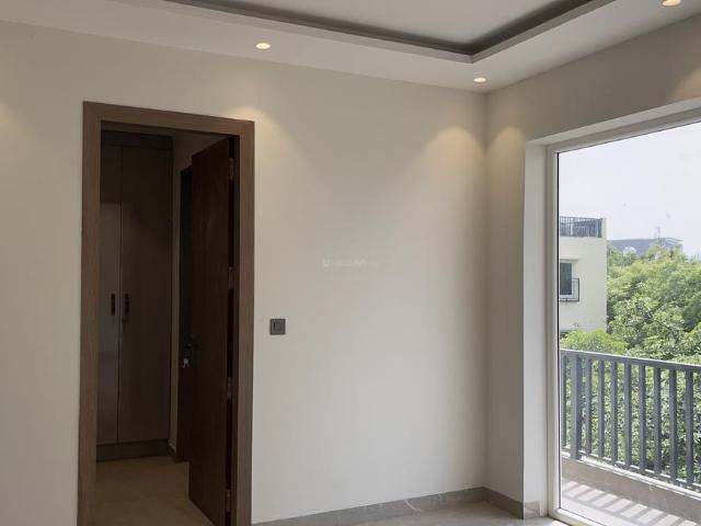 5 BHK Apartment in Vasant Kunj for resale New Delhi. The reference number is 20325296