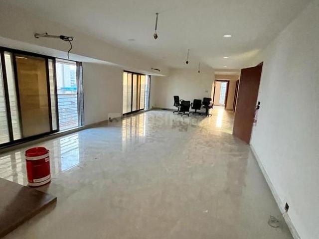 5 BHK Apartment in Vile Parle West for rent Mumbai. The reference number is 14781170