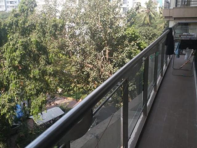 5 BHK Apartment in Vile Parle East for resale Mumbai. The reference number is 9663652