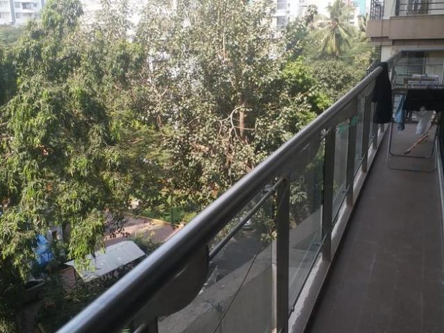 5 BHK Apartment in Vile Parle East for resale Mumbai. The reference number is 9663652