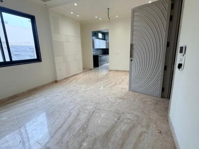 5 BHK Duplex in Ashok Vihar for rent New Delhi. The reference number is 19675779