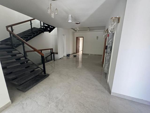 5 BHK Duplex in Sector 128 for resale Noida. The reference number is 18620540