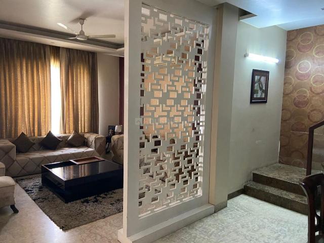 5 BHK Duplex in Sector 45 for rent Gurgaon. The reference number is 19984264