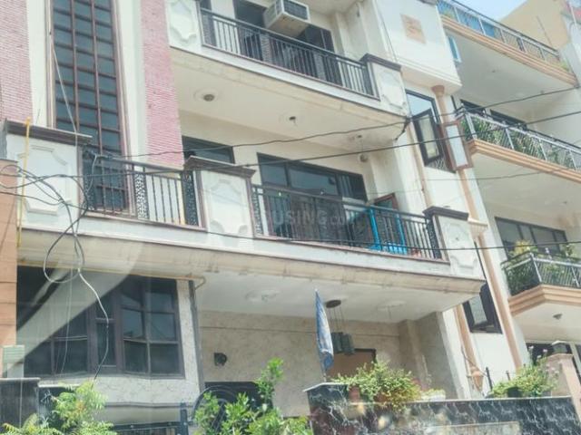5 BHK Duplex in Sector 50 for resale Noida. The reference number is 20817779