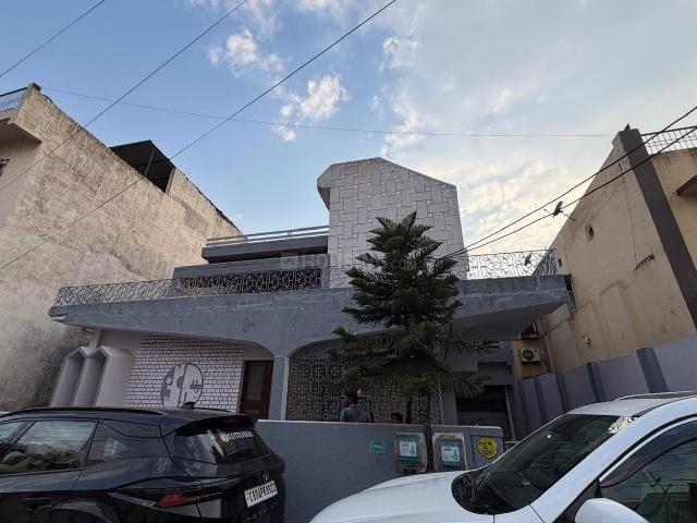 5 BHK Duplex in Pandri for rent Raipur. The reference number is 19998448