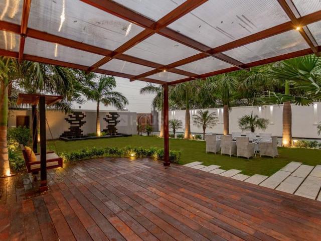 5 BHK Duplex in Punjabi Bagh for resale New Delhi. The reference number is 18742222
