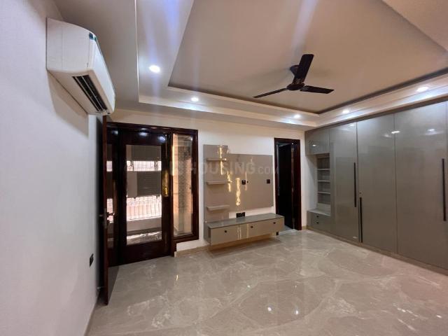 5 BHK Duplex in Rajouri Garden for rent New Delhi. The reference number is 18724427