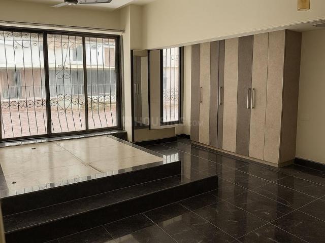 5 BHK Duplex in Vile Parle West for rent Mumbai. The reference number is 17439251