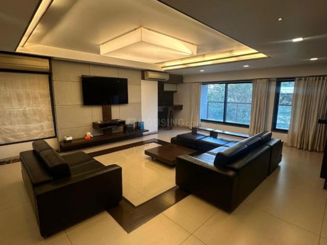 5 BHK Duplex in Vile Parle West for rent Mumbai. The reference number is 19430318