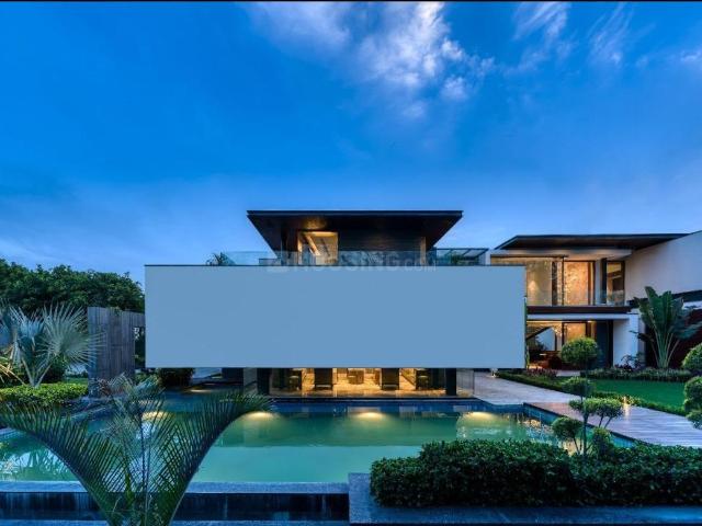5 BHK Farm House in Vasant Kunj for resale New Delhi. The reference number is 20911215