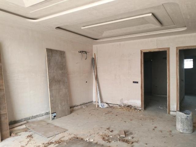 5 BHK Independent Builder Floor in Mukherjee Nagar for resale New Delhi. The reference number is 19491004