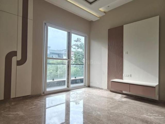 5 BHK Independent Builder Floor in Mukherjee Nagar for resale New Delhi. The reference number is 20701004