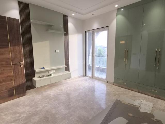 5 BHK Independent Builder Floor in Mukherjee Nagar for resale New Delhi. The reference number is 20713338