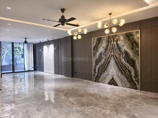 5 BHK Independent Builder Floor in Model Town for resale New Delhi. The reference number is 19502533