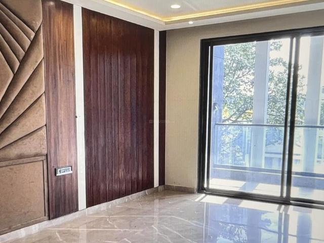 5 BHK Independent Builder Floor in Model Town for resale New Delhi. The reference number is 20188680