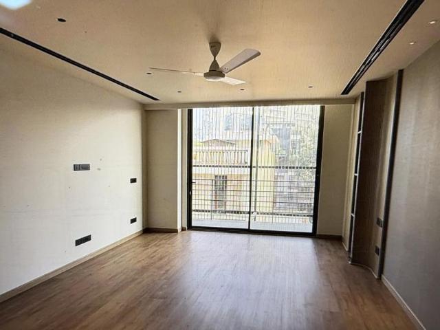 5 BHK Independent Builder Floor in Model Town for resale New Delhi. The reference number is 20250380