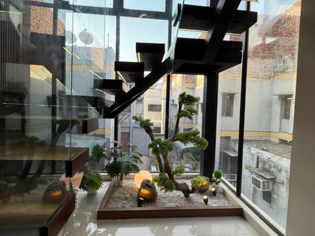 5 BHK Independent Builder Floor in Ashok Vihar for resale New Delhi. The reference number is 20074272